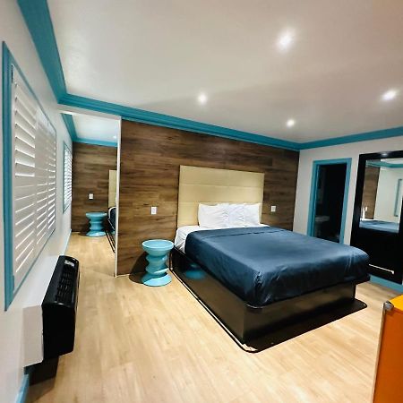 Casa Blanca Inn & Suites Уитиър Екстериор снимка