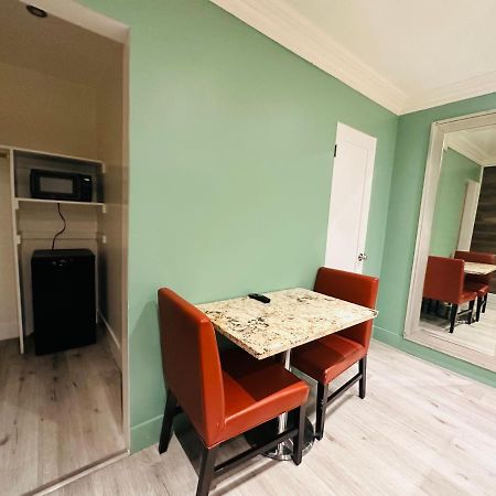 Casa Blanca Inn & Suites Уитиър Екстериор снимка