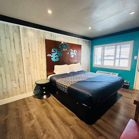 Casa Blanca Inn & Suites Уитиър Екстериор снимка