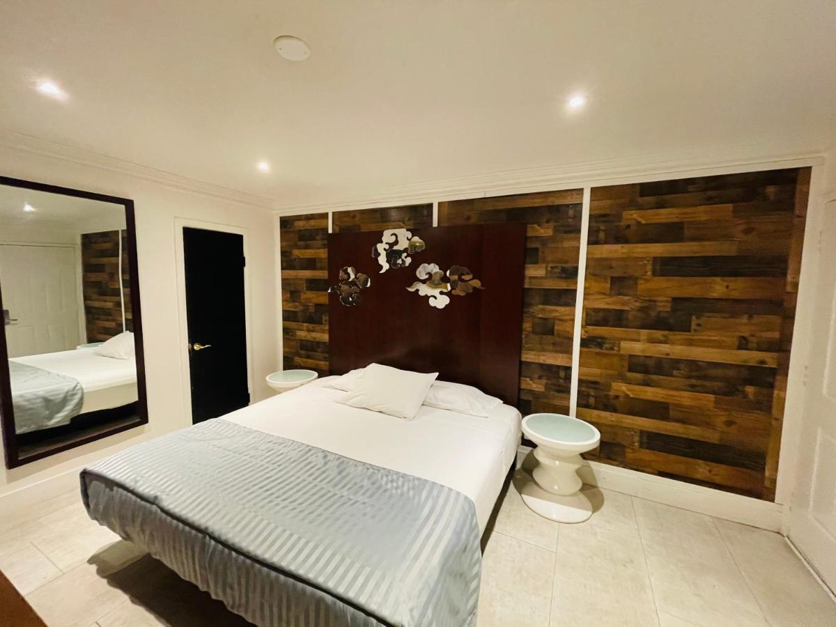 Casa Blanca Inn & Suites Уитиър Екстериор снимка
