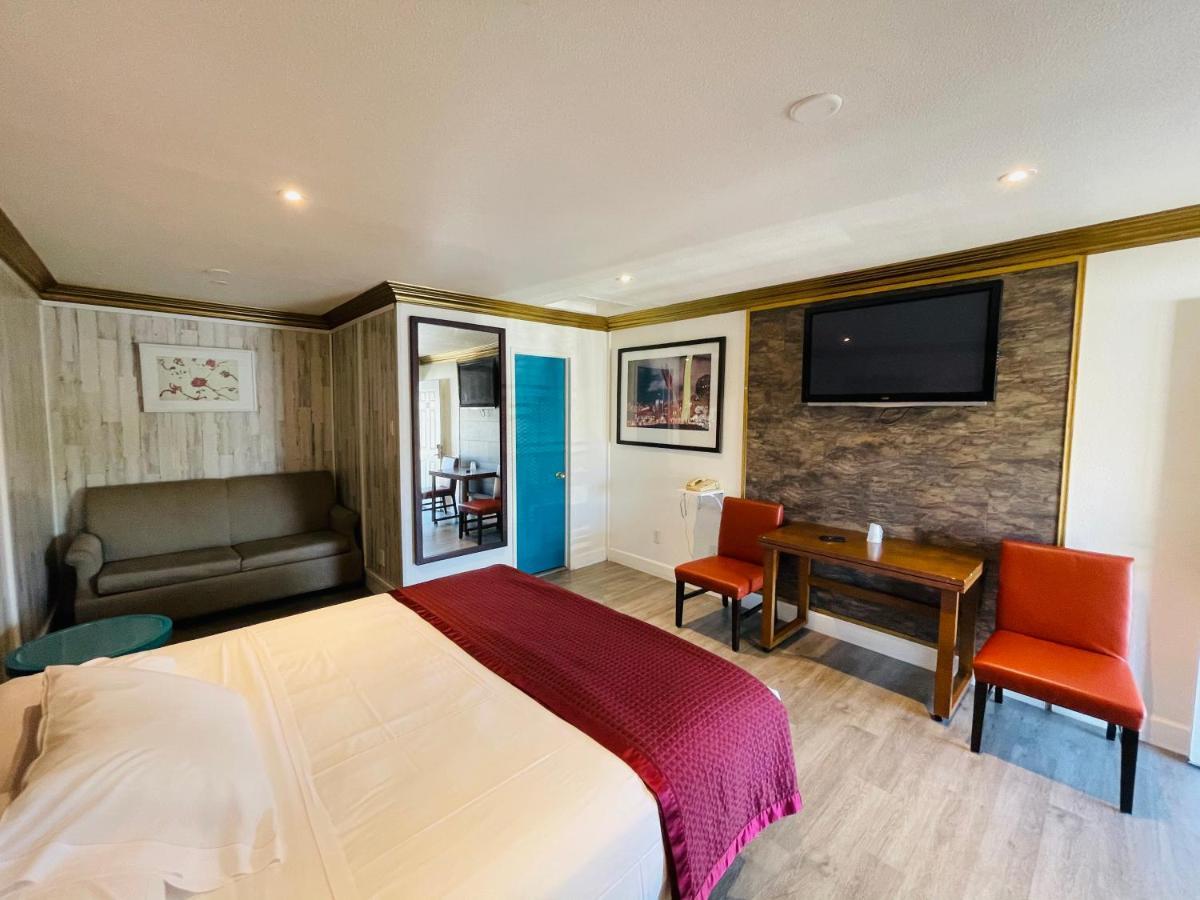 Casa Blanca Inn & Suites Уитиър Екстериор снимка
