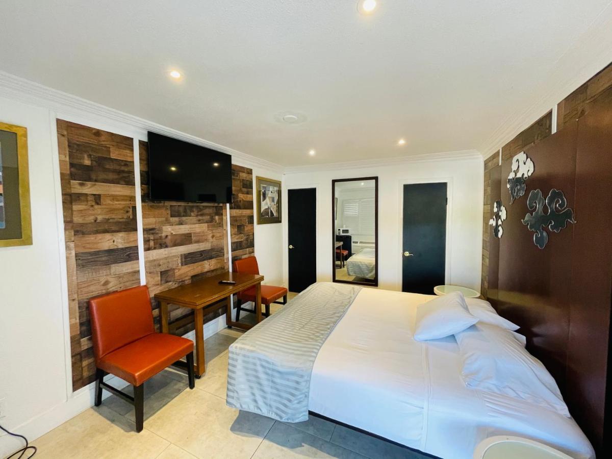 Casa Blanca Inn & Suites Уитиър Екстериор снимка