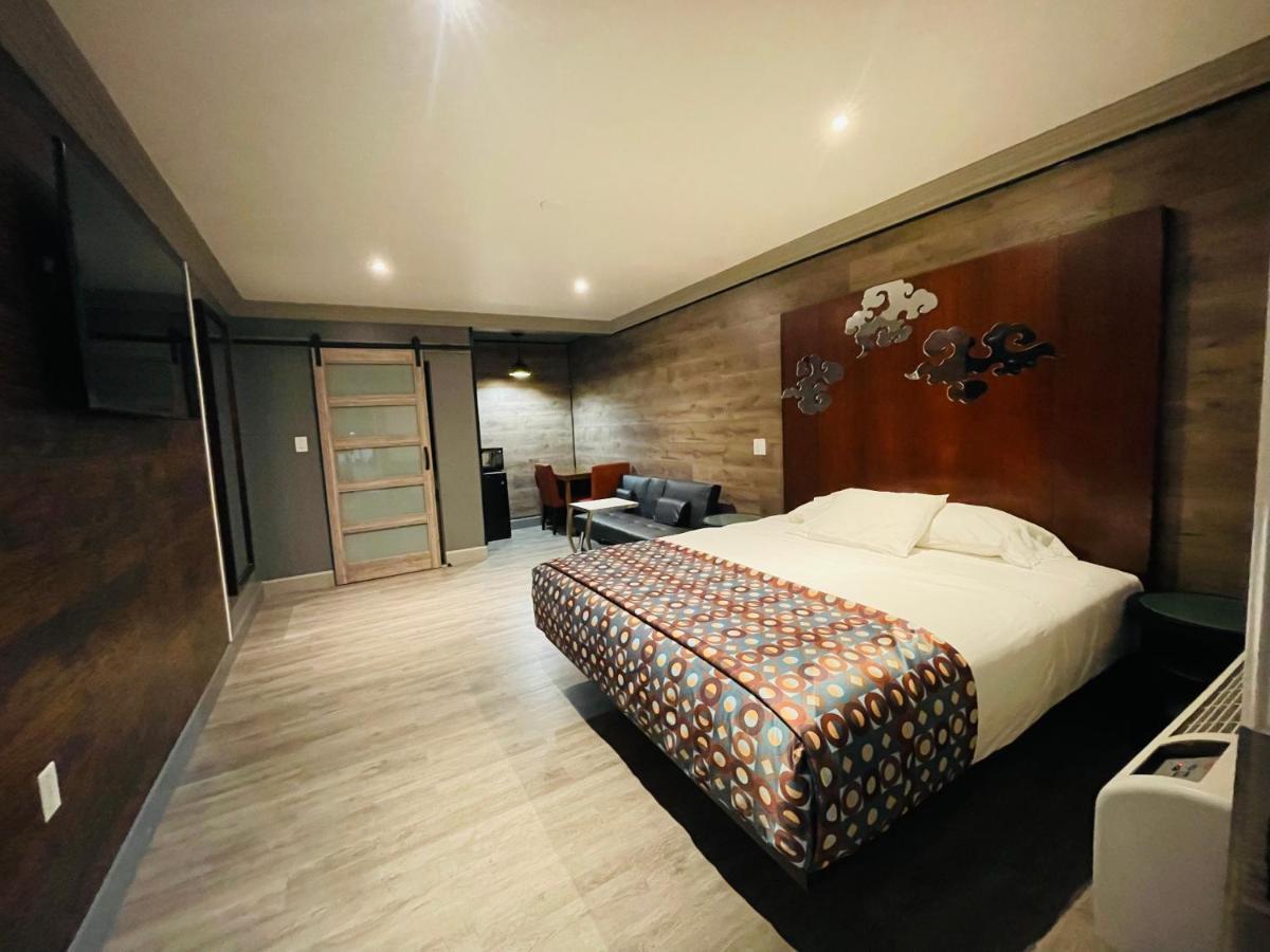 Casa Blanca Inn & Suites Уитиър Екстериор снимка