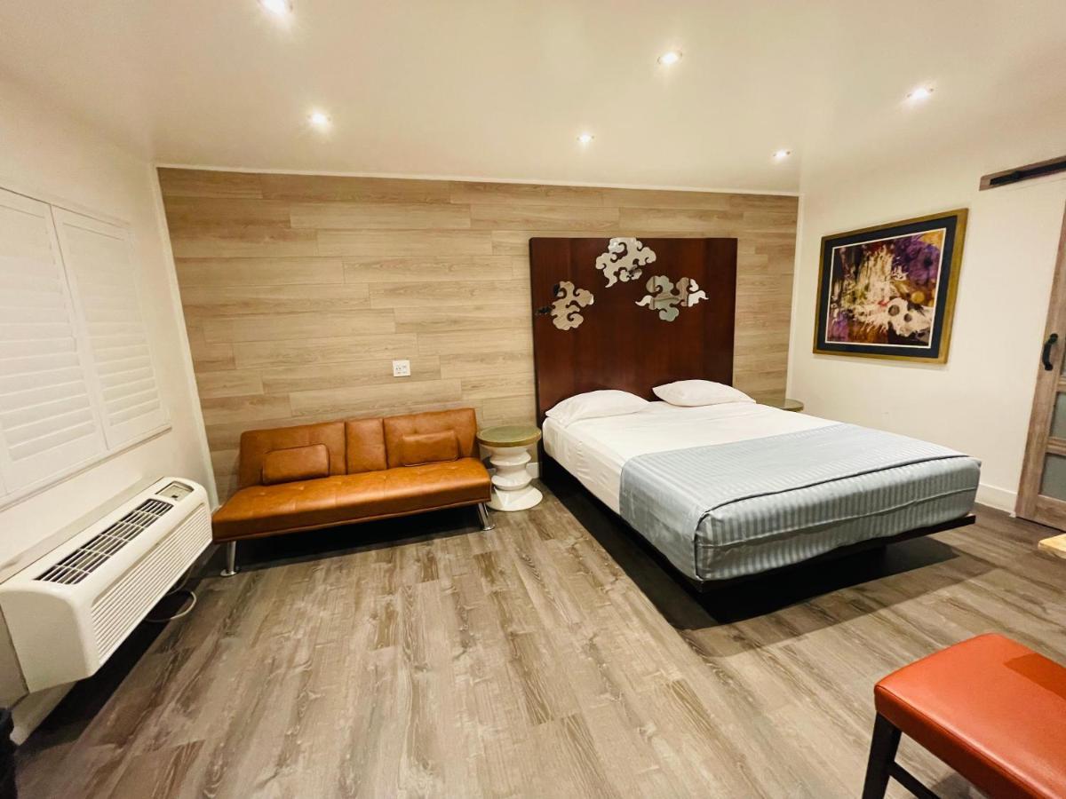 Casa Blanca Inn & Suites Уитиър Екстериор снимка