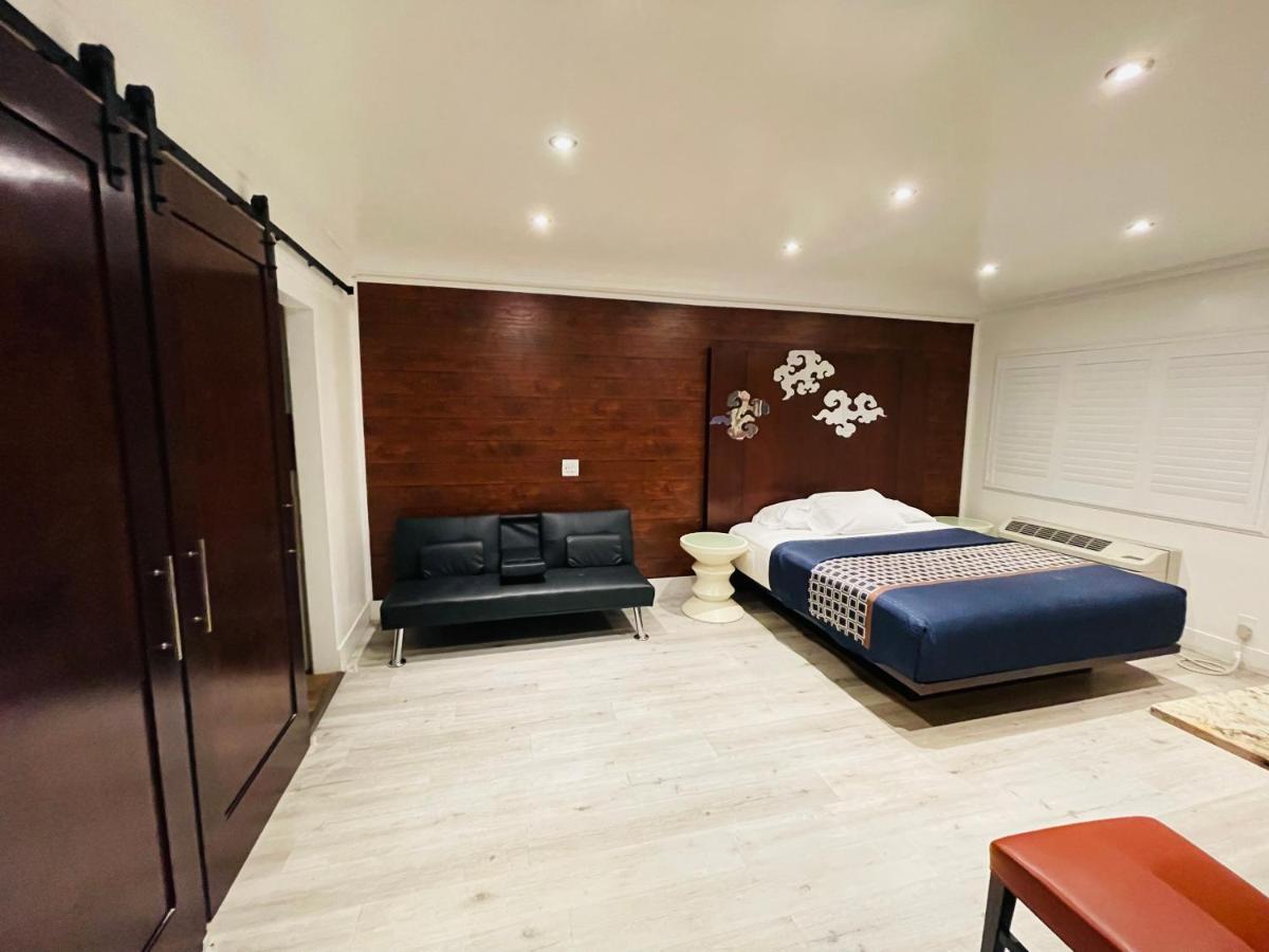 Casa Blanca Inn & Suites Уитиър Екстериор снимка