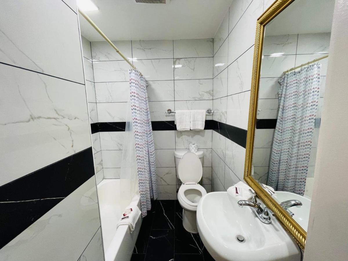 Casa Blanca Inn & Suites Уитиър Екстериор снимка