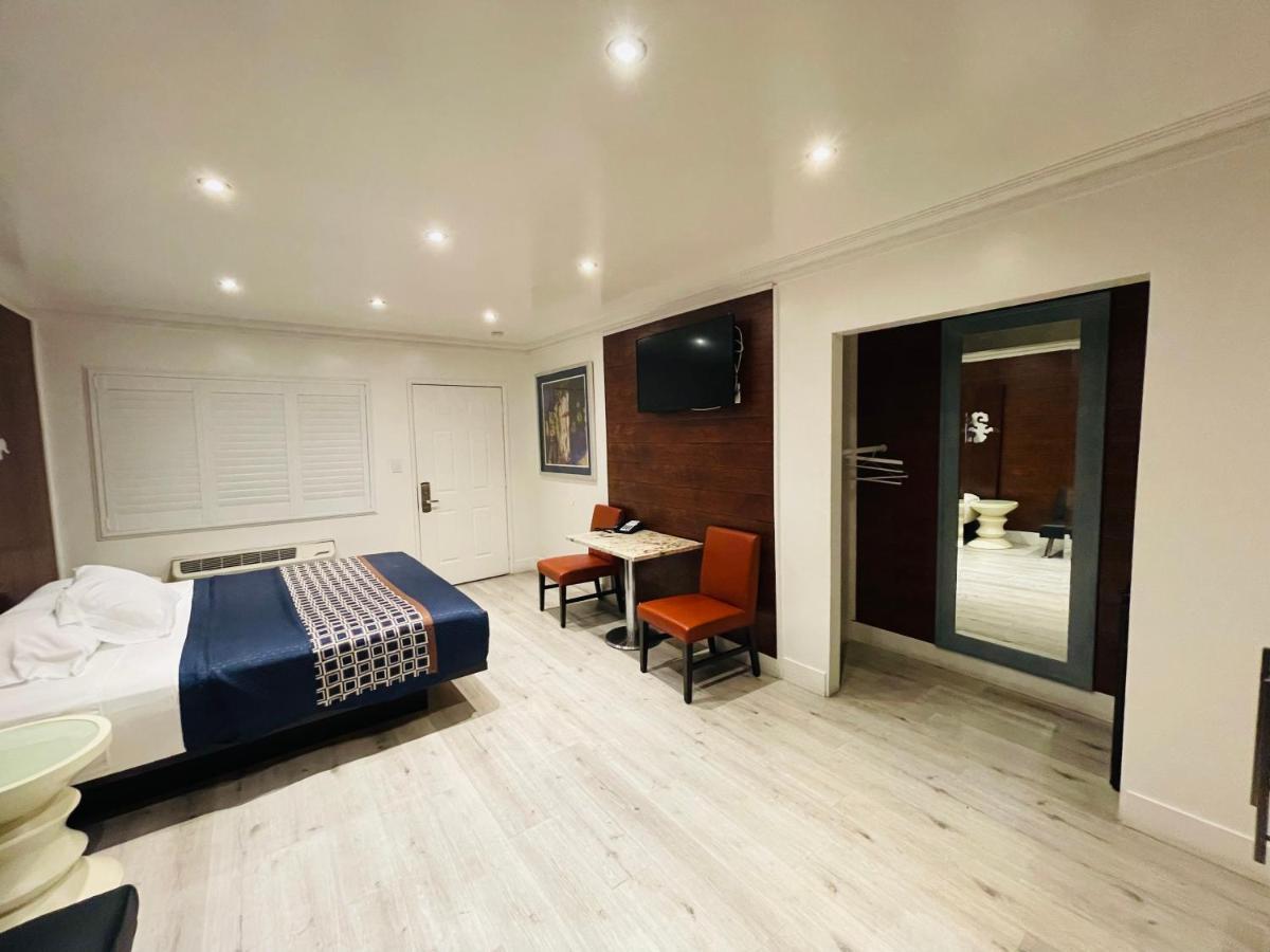 Casa Blanca Inn & Suites Уитиър Екстериор снимка
