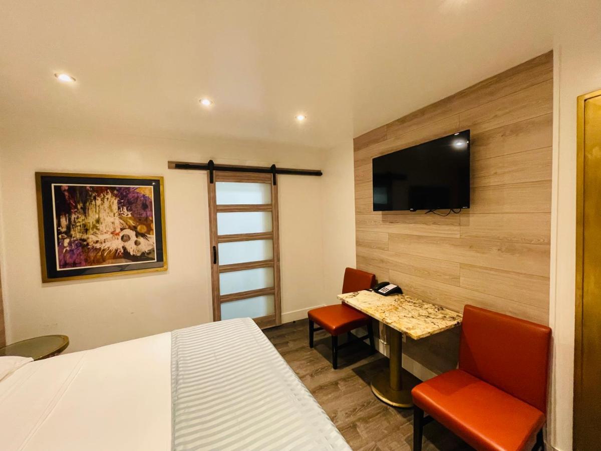 Casa Blanca Inn & Suites Уитиър Екстериор снимка
