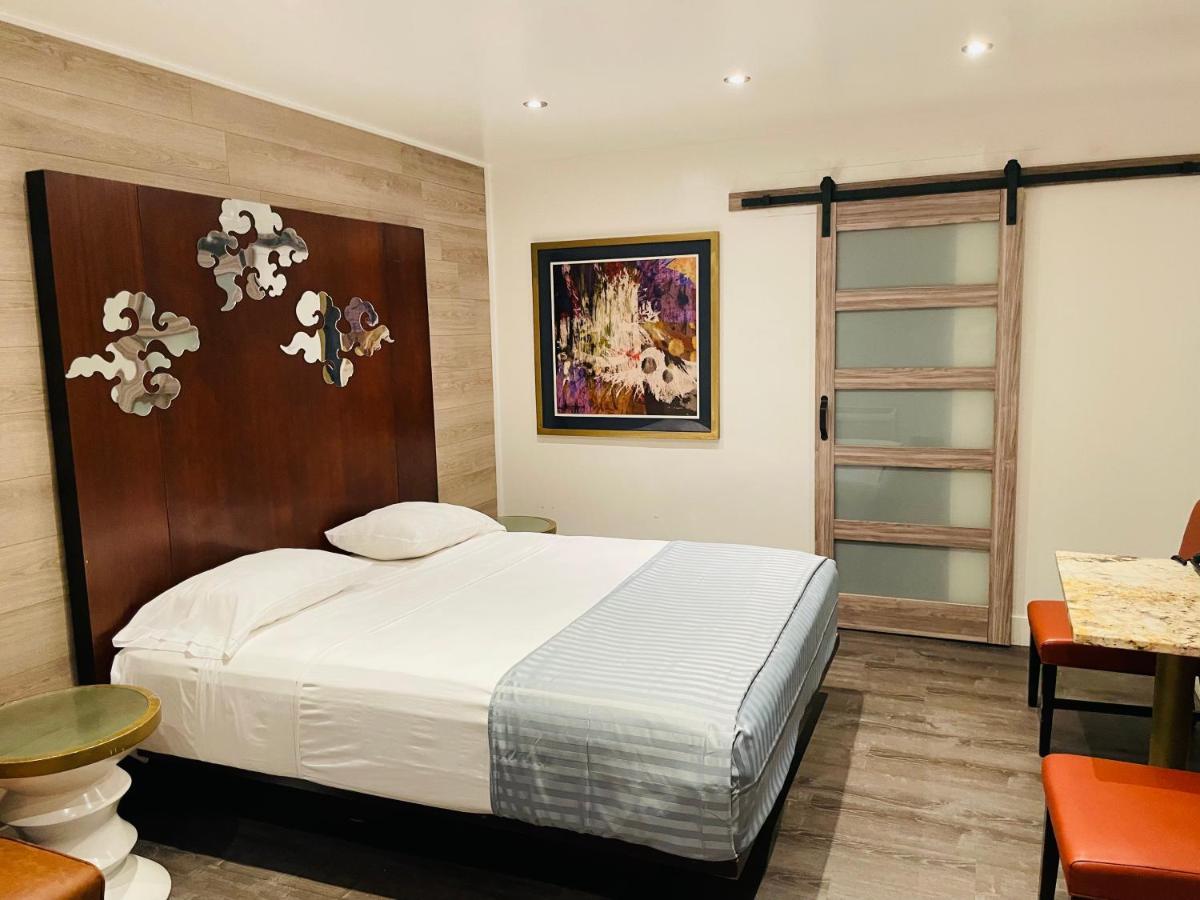 Casa Blanca Inn & Suites Уитиър Екстериор снимка