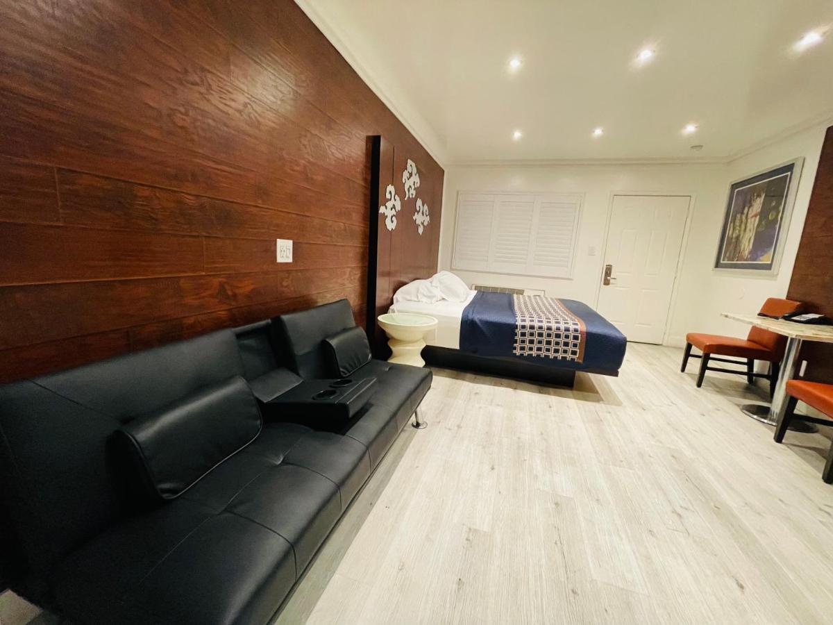 Casa Blanca Inn & Suites Уитиър Екстериор снимка