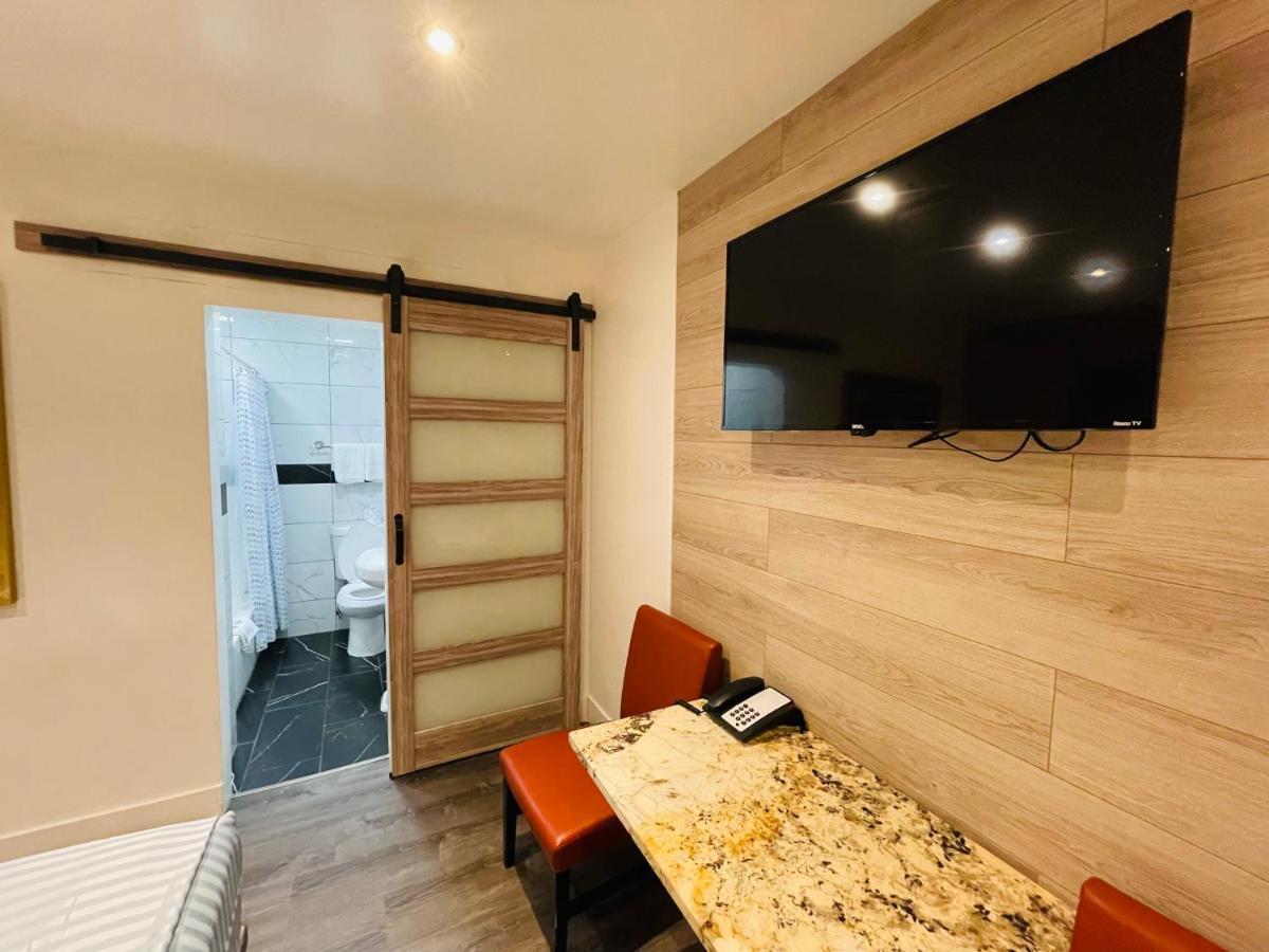 Casa Blanca Inn & Suites Уитиър Екстериор снимка