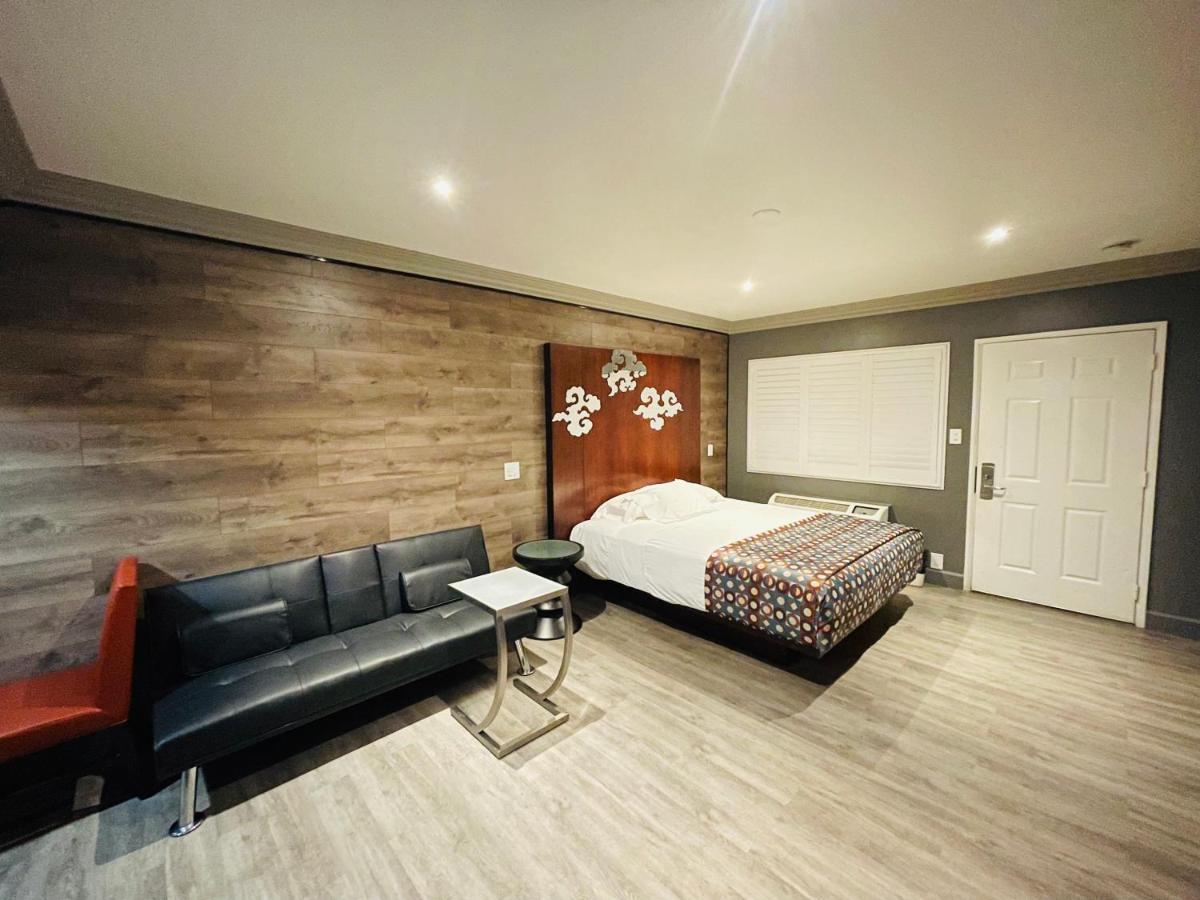 Casa Blanca Inn & Suites Уитиър Екстериор снимка
