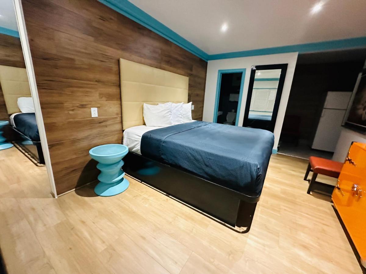 Casa Blanca Inn & Suites Уитиър Екстериор снимка