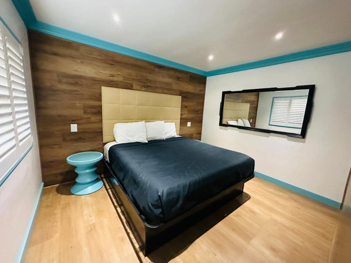 Casa Blanca Inn & Suites Уитиър Екстериор снимка