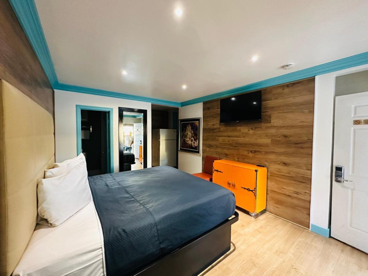 Casa Blanca Inn & Suites Уитиър Екстериор снимка