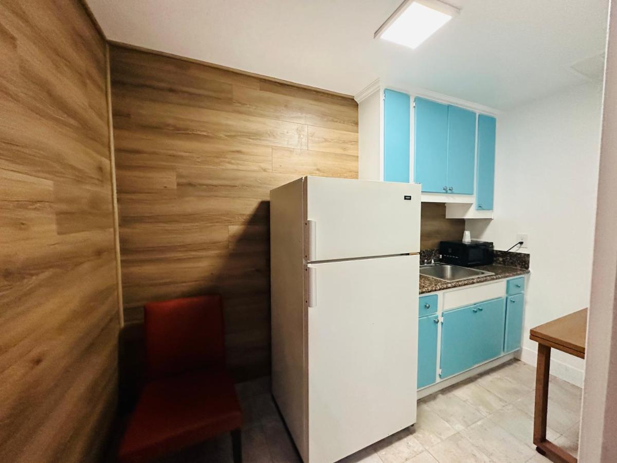 Casa Blanca Inn & Suites Уитиър Екстериор снимка