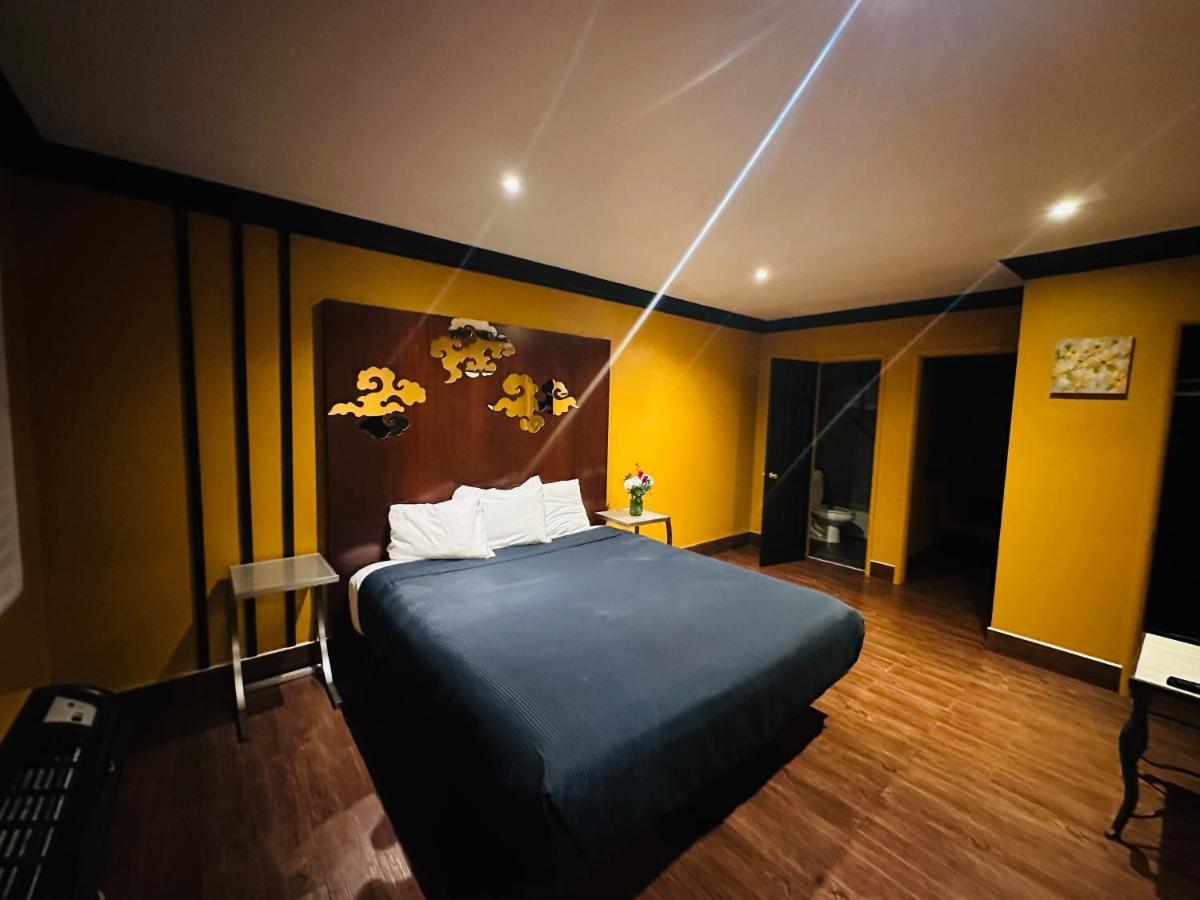 Casa Blanca Inn & Suites Уитиър Екстериор снимка