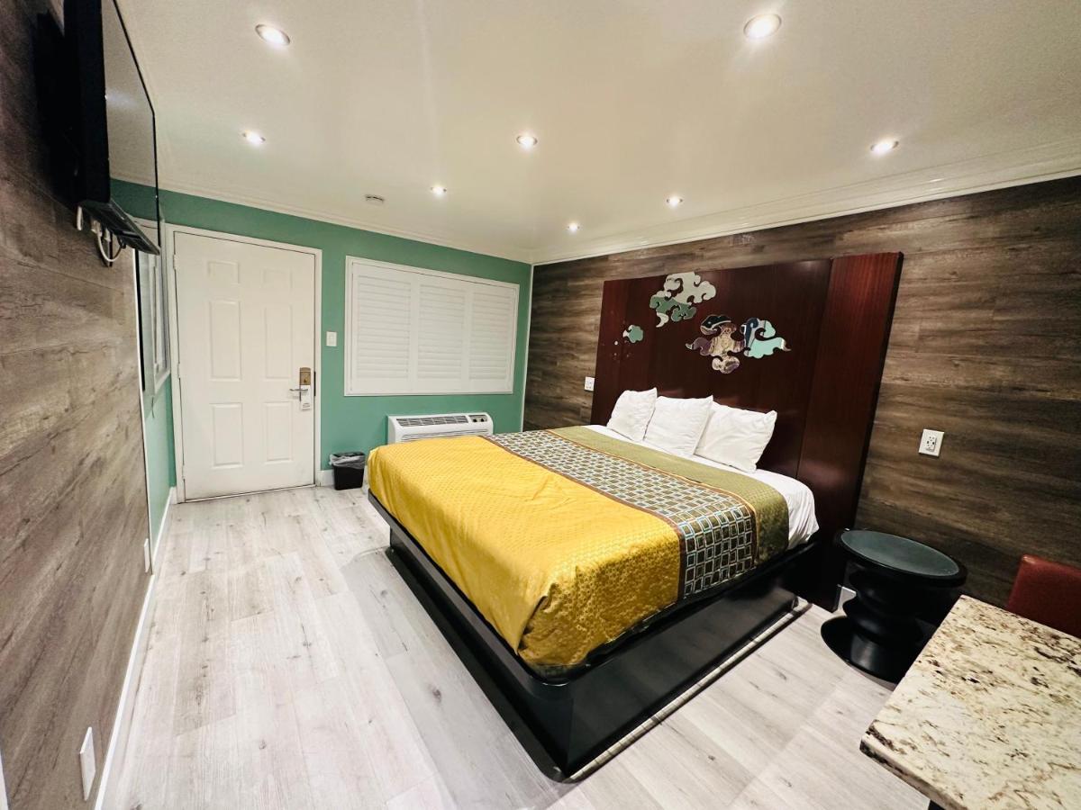 Casa Blanca Inn & Suites Уитиър Екстериор снимка