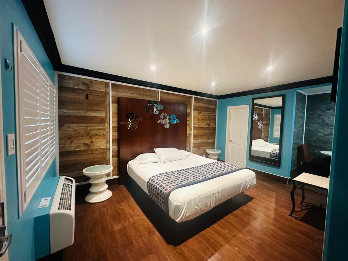 Casa Blanca Inn & Suites Уитиър Екстериор снимка