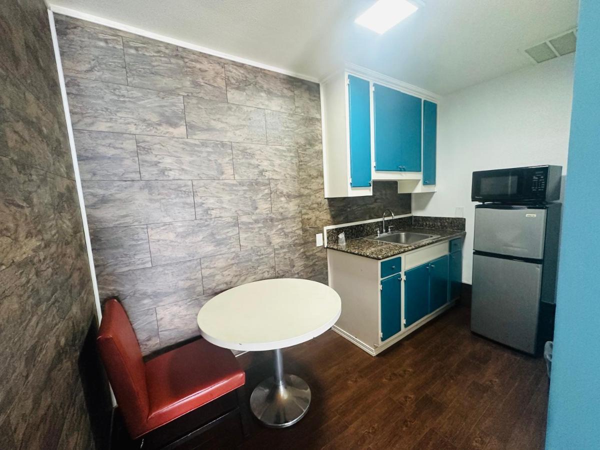 Casa Blanca Inn & Suites Уитиър Екстериор снимка