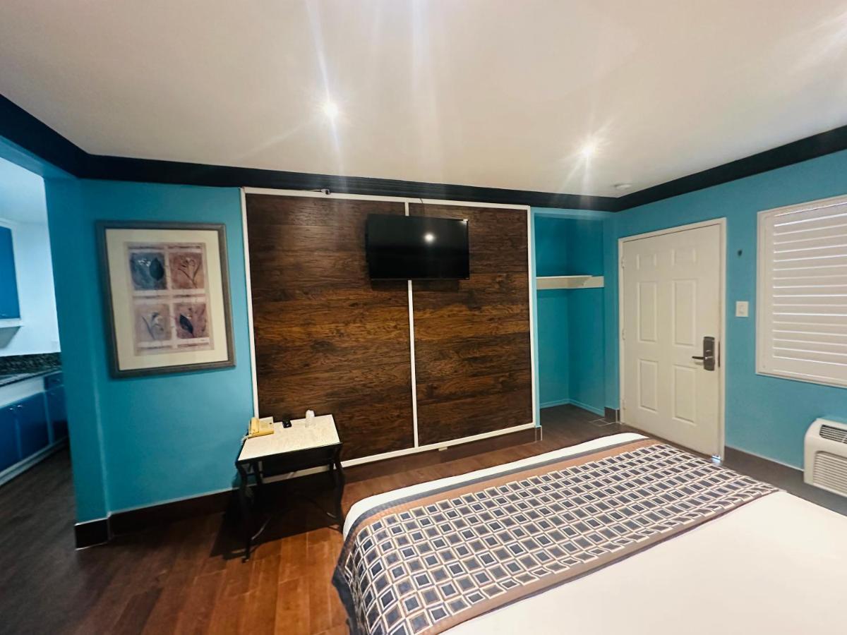 Casa Blanca Inn & Suites Уитиър Екстериор снимка