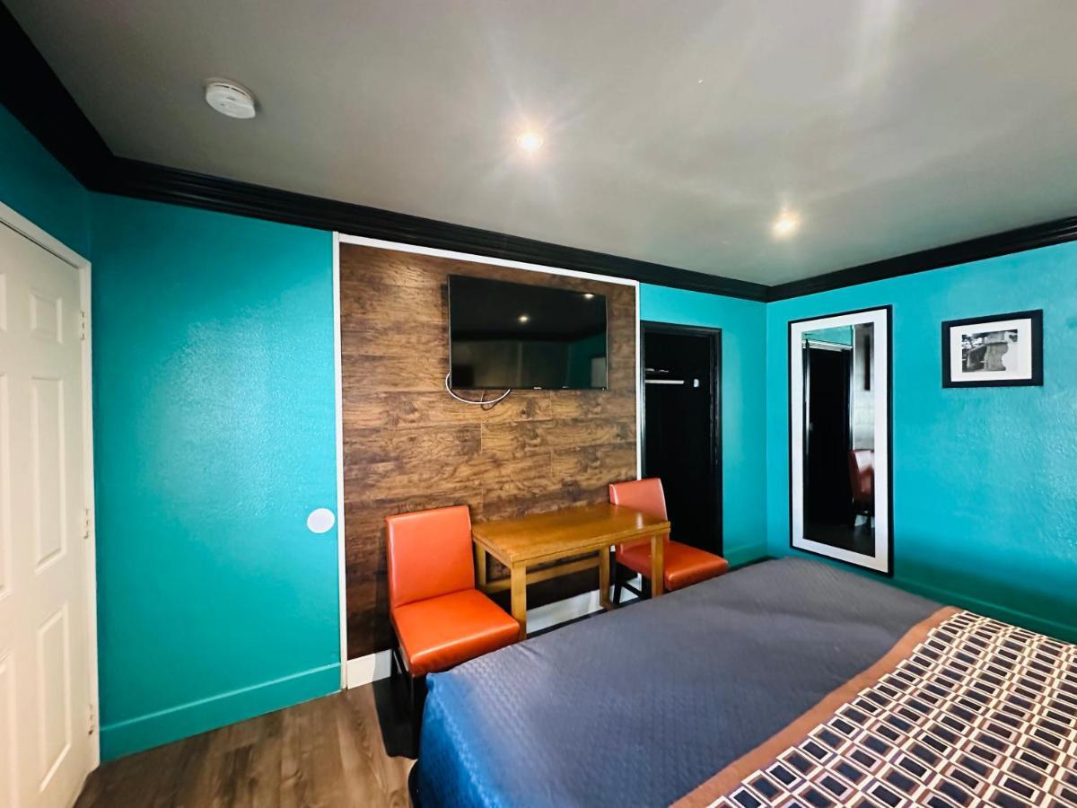 Casa Blanca Inn & Suites Уитиър Екстериор снимка