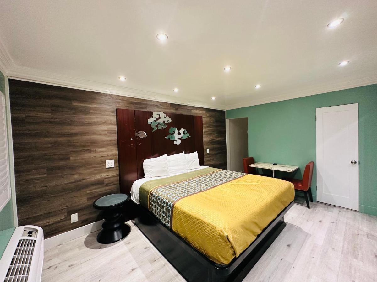Casa Blanca Inn & Suites Уитиър Екстериор снимка