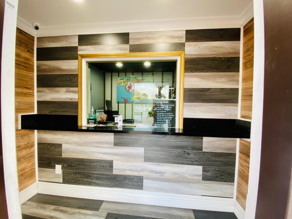 Casa Blanca Inn & Suites Уитиър Екстериор снимка