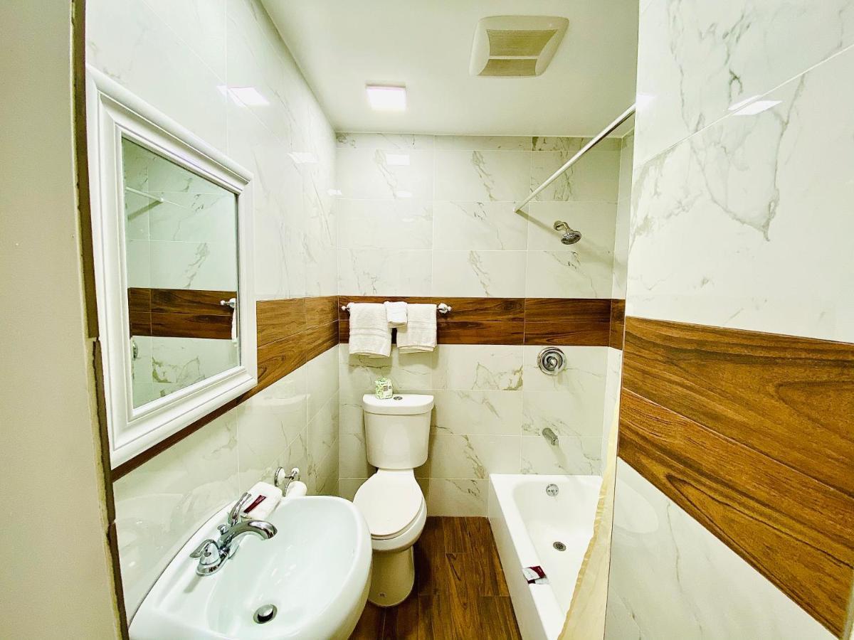 Casa Blanca Inn & Suites Уитиър Екстериор снимка